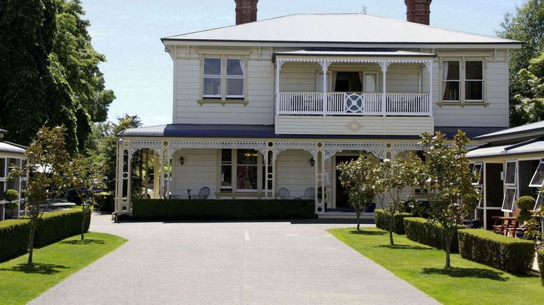 Merivale Manor Exterior. Images powered by <a href="https://www.leonardoworldwide.com" target="_blank" rel="noopener">Leonardo</a>.