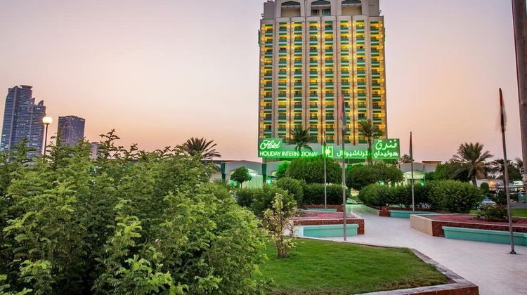 Hotel Holiday International Exterior