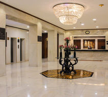 Vivanta by Taj - Ambassador Lobby
