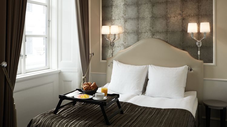 Phoenix Copenhagen Room
