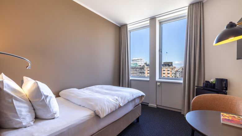 <b>The Square Room</b>. Images powered by <a href="https://www.leonardoworldwide.com/" title="Leonardo Worldwide" target="_blank">Leonardo</a>.