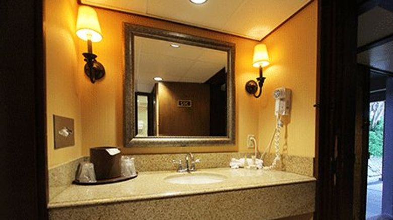 <b>Lake Barkley State Resort Lodge Room</b>. Images powered by <a href="https://www.leonardoworldwide.com/" title="Leonardo Worldwide" target="_blank">Leonardo</a>.
