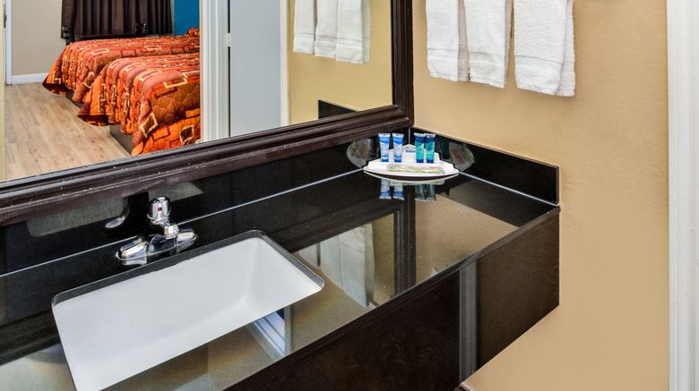 <b>Scottish Inns & Suites Room</b>. Images powered by <a href="https://www.leonardoworldwide.com/" title="Leonardo Worldwide" target="_blank">Leonardo</a>.