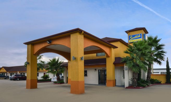 Scottish Inns & Suites Exterior
