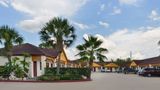 Scottish Inns & Suites Exterior