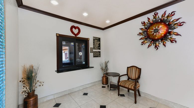 <b>Scottish Inns & Suites Lobby</b>. Images powered by <a href="https://www.leonardoworldwide.com/" title="Leonardo Worldwide" target="_blank">Leonardo</a>.