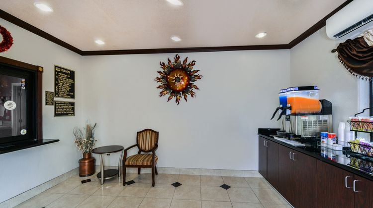 Scottish Inns & Suites Lobby