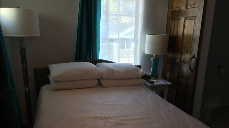<b>Catalina Island Seacrest Inn Room</b>. Images powered by <a href="https://www.leonardoworldwide.com/" title="Leonardo Worldwide" target="_blank">Leonardo</a>.