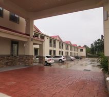 Scottish Inns & Suites Exterior