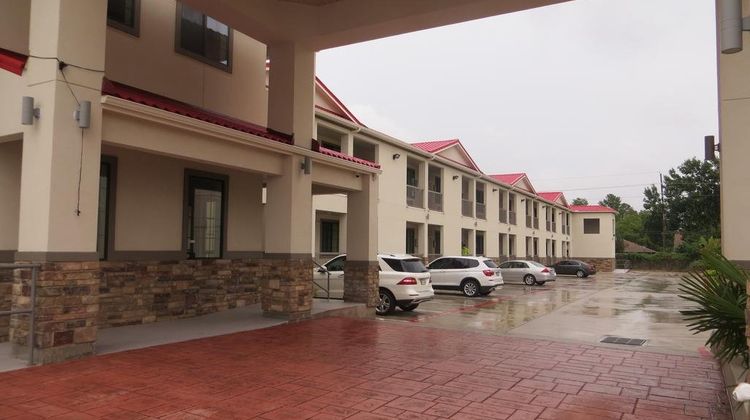 Scottish Inns & Suites Exterior