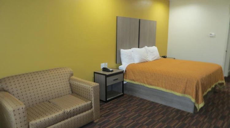 Scottish Inns & Suites Room