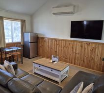 Golden Heritage Motor Inn & Cottages Room