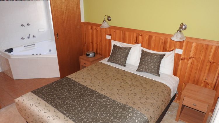 Golden Heritage Motor Inn & Cottages Room