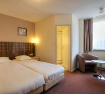 Dekkers Hotel Room