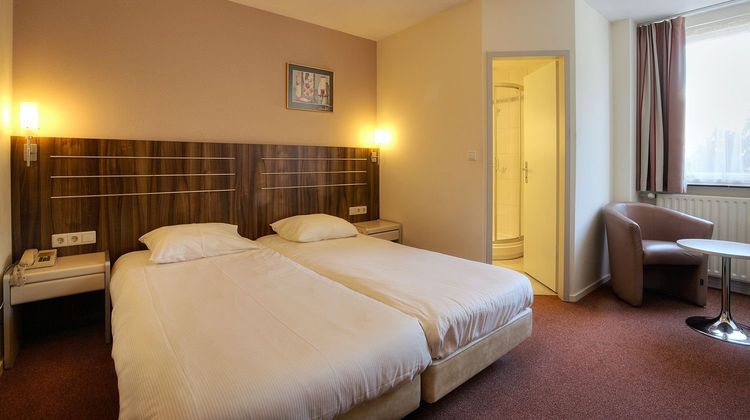 Dekkers Hotel Room