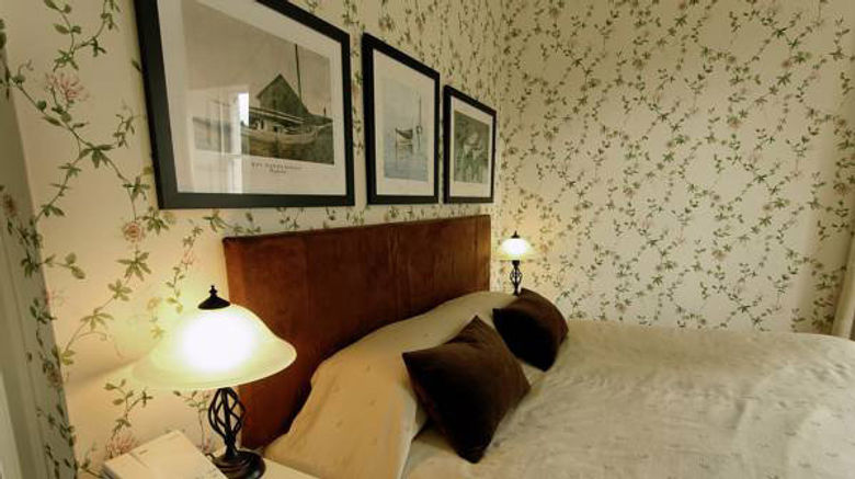 <b>The Lake of Menteith Hotel Room</b>. Images powered by <a href="https://www.leonardoworldwide.com/" title="Leonardo Worldwide" target="_blank">Leonardo</a>.