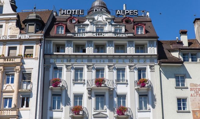 Hotel Des Alpes Exterior