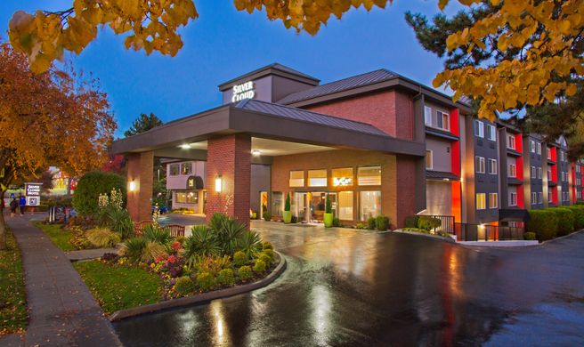 Silver Cloud Inn University Exterior