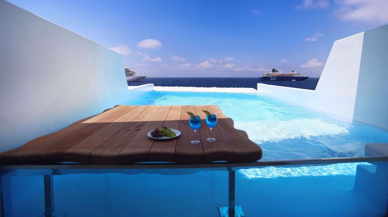 <b>Cavo Tagoo Room</b>. Images powered by <a href="https://www.leonardoworldwide.com/" title="Leonardo Worldwide" target="_blank">Leonardo</a>.