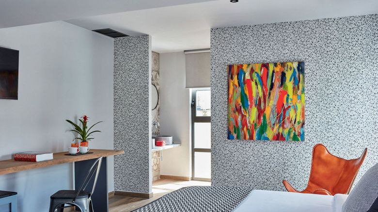 <b>18 Micon Street Hotel Room</b>. Images powered by <a href="https://www.leonardoworldwide.com/" title="Leonardo Worldwide" target="_blank">Leonardo</a>.