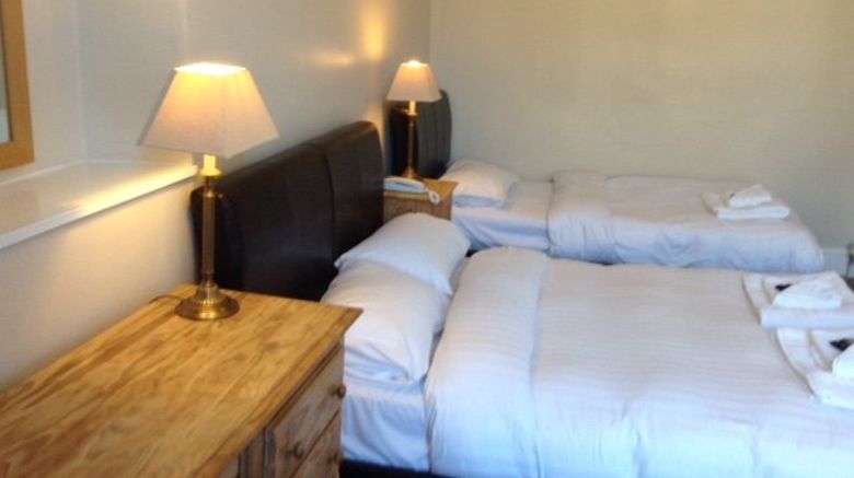 <b>Ambassador Hotel Room</b>. Images powered by <a href="https://www.leonardoworldwide.com/" title="Leonardo Worldwide" target="_blank">Leonardo</a>.
