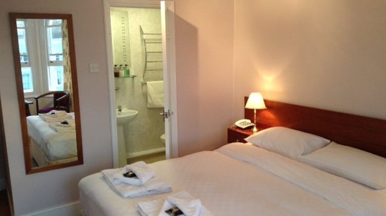 <b>Ambassador Hotel Room</b>. Images powered by <a href="https://www.leonardoworldwide.com/" title="Leonardo Worldwide" target="_blank">Leonardo</a>.