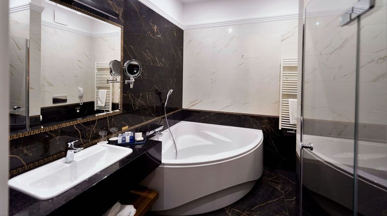 <b>Royal Hotel and Spa Room</b>. Images powered by <a href="https://www.leonardoworldwide.com/" title="Leonardo Worldwide" target="_blank">Leonardo</a>.
