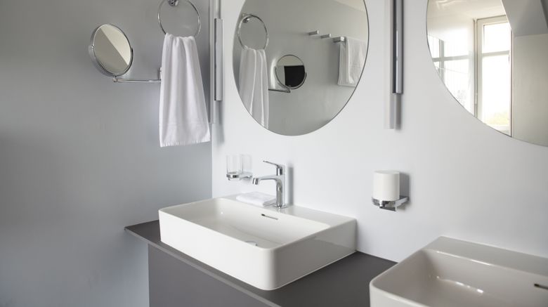 <b>Schuetzen Hotels Room</b>. Images powered by <a href="https://www.leonardoworldwide.com/" title="Leonardo Worldwide" target="_blank">Leonardo</a>.