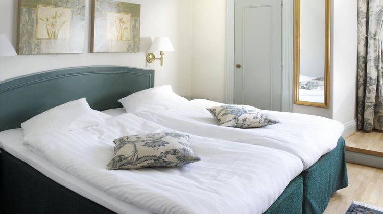 Royal Hotel Room