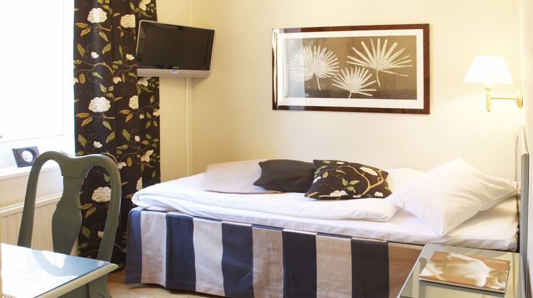 Royal Hotel Room