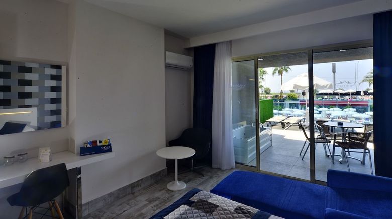 <b>White City Beach Hotel Room</b>. Images powered by <a href="https://www.leonardoworldwide.com/" title="Leonardo Worldwide" target="_blank">Leonardo</a>.