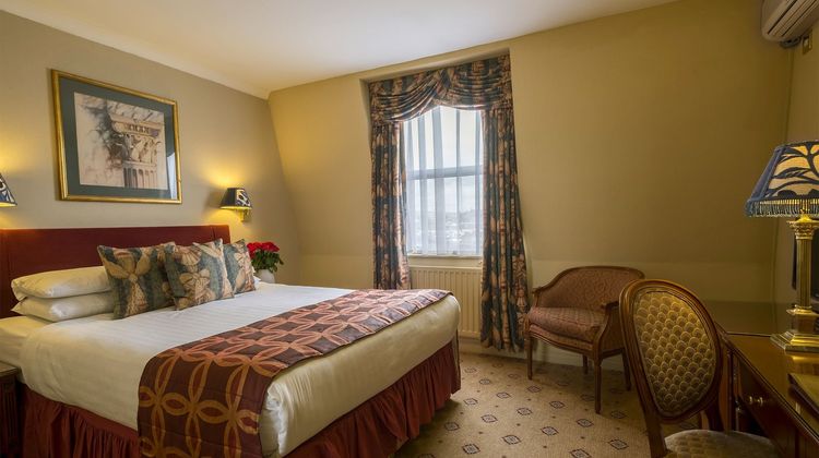 London Lodge Hotel Room