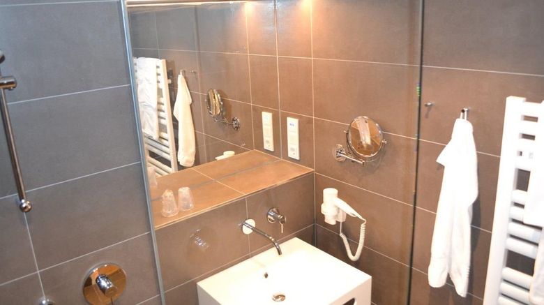 <b>Jufa Hotel Hamburg Hafencity Room</b>. Images powered by <a href="https://www.leonardoworldwide.com/" title="Leonardo Worldwide" target="_blank">Leonardo</a>.