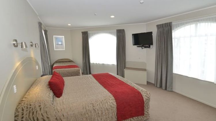 Brougham Heights Motel & Apartments Room
