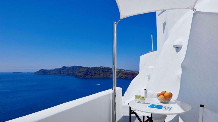 Sunday Suites by Canaves Oia Room