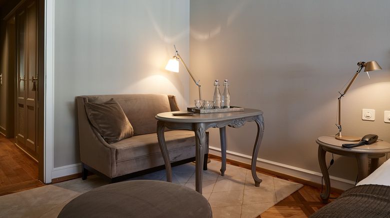 <b>La Couronne Hotel Restaurant Room</b>. Images powered by <a href="https://www.leonardoworldwide.com/" title="Leonardo Worldwide" target="_blank">Leonardo</a>.