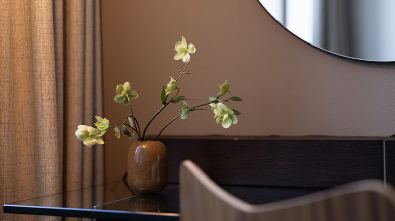 <b>The Square Room</b>. Images powered by <a href="https://www.leonardoworldwide.com/" title="Leonardo Worldwide" target="_blank">Leonardo</a>.