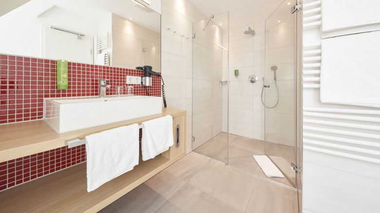 <b>Hotel Victoria Nuremberg Room</b>. Images powered by <a href="https://www.leonardoworldwide.com/" title="Leonardo Worldwide" target="_blank">Leonardo</a>.