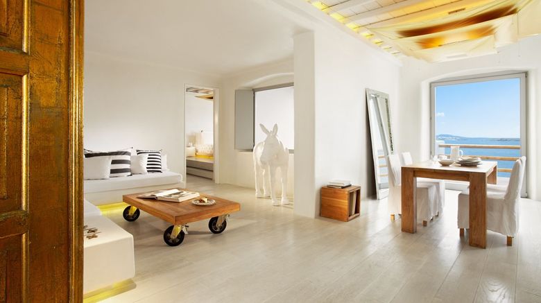 <b>Cavo Tagoo Room</b>. Images powered by <a href="https://www.leonardoworldwide.com/" title="Leonardo Worldwide" target="_blank">Leonardo</a>.