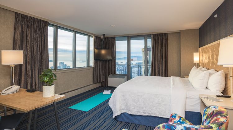 Blue Horizon Hotel Room