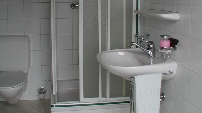 <b>Hotel LINDE Stettlen Room</b>. Images powered by <a href="https://www.leonardoworldwide.com/" title="Leonardo Worldwide" target="_blank">Leonardo</a>.
