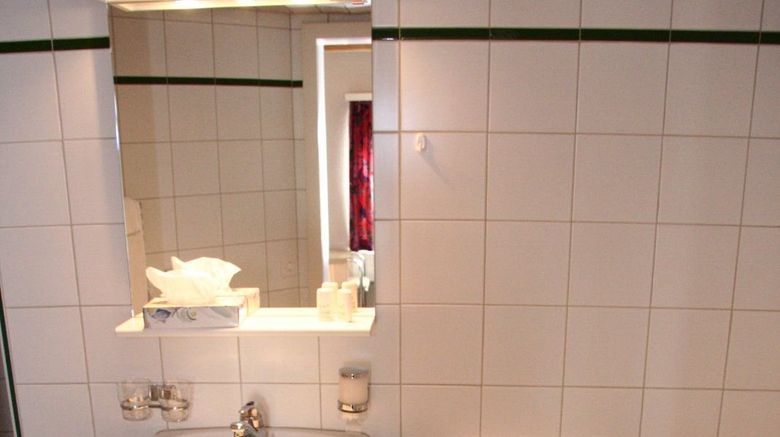 <b>Hotel LINDE Stettlen Room</b>. Images powered by <a href="https://www.leonardoworldwide.com/" title="Leonardo Worldwide" target="_blank">Leonardo</a>.
