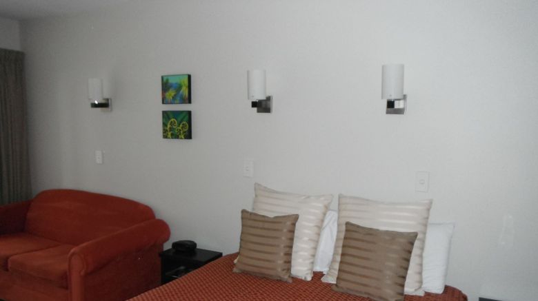 <b>Cranford Oak Motel Room</b>. Images powered by <a href="https://www.leonardoworldwide.com/" title="Leonardo Worldwide" target="_blank">Leonardo</a>.
