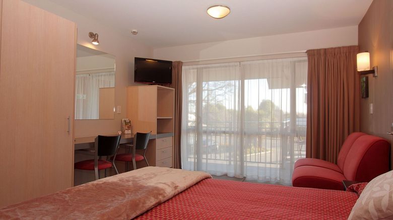 <b>Cranford Oak Motel Room</b>. Images powered by <a href="https://www.leonardoworldwide.com/" title="Leonardo Worldwide" target="_blank">Leonardo</a>.