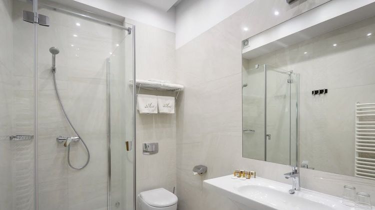 Hotel Apis Room