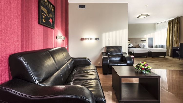 Hotel Victor Pruszkow by DeSilva Room