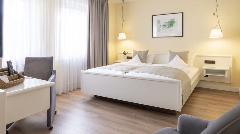 <b>Hotel Deutscher Hof Room</b>. Images powered by <a href="https://www.leonardoworldwide.com/" title="Leonardo Worldwide" target="_blank">Leonardo</a>.