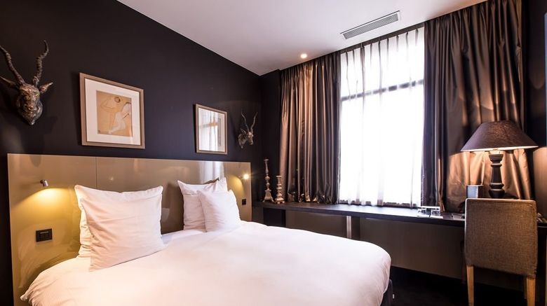 <b>Les Nuits Hotel Room</b>. Images powered by <a href="https://www.leonardoworldwide.com/" title="Leonardo Worldwide" target="_blank">Leonardo</a>.