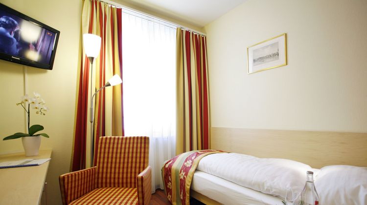 Hotel de la Paix Room