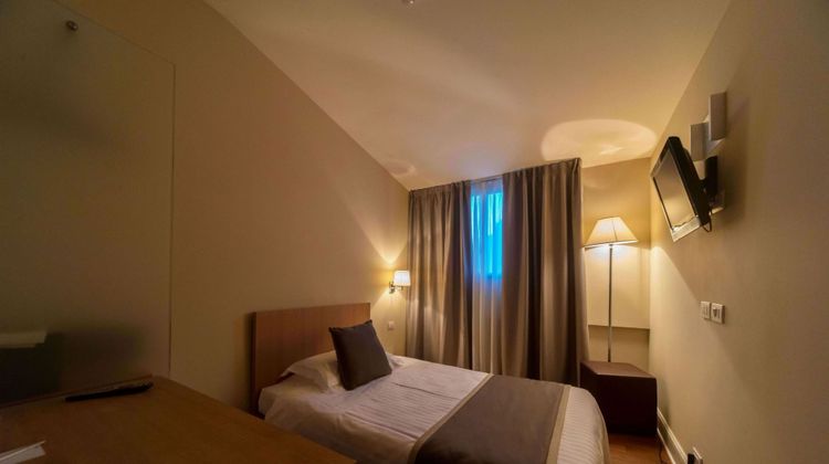 De la Ville Hotel Room